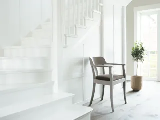 Vitt grundmålad hall