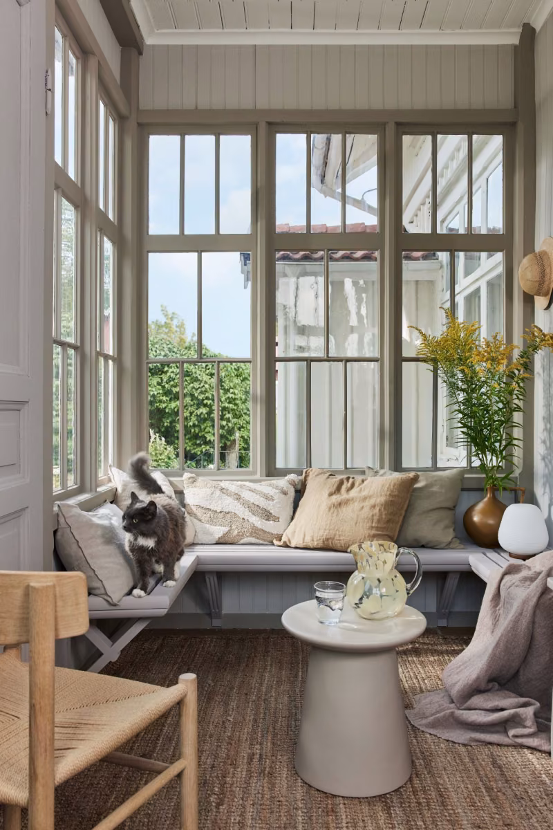 In Beige we trust porch